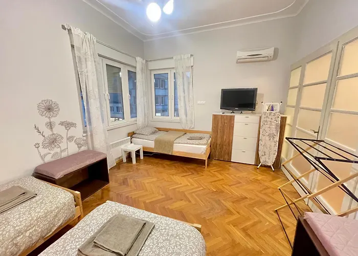 'Tide Frame' Apartment - Big, Super Central, 2 Bathrooms *