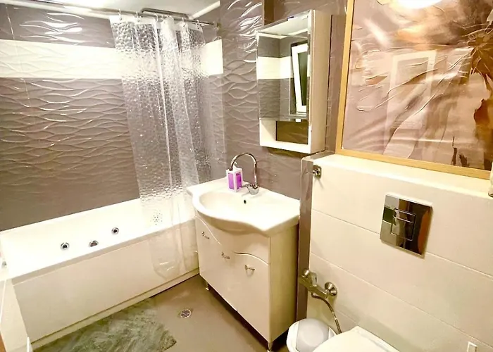 'Tide Frame' Apartment - Big, Super Central, 2 Bathrooms Burgasz