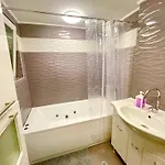 'tide Frame' - Big, Super Central, 2 Bathrooms *