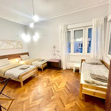 'Tide Frame' Apartment - Big, Super Central, 2 Bathrooms * Бургас