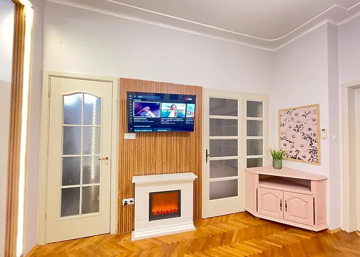 'Tide Frame' Apartment - Big, Super Central, 2 Bathrooms Апартаменты Бургас