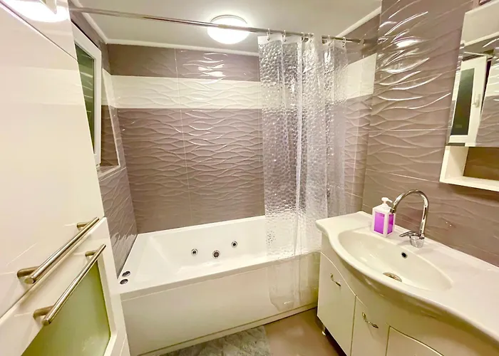 'Tide Frame' Apartment - Big, Super Central, 2 Bathrooms *